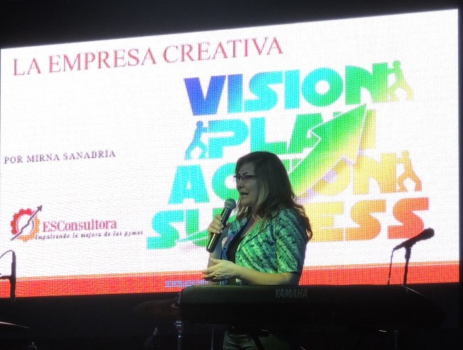 Disertación sobre La Empresa Creativa en la Tercera Edición del Jopara Urbano en la ciudad de Encarnación